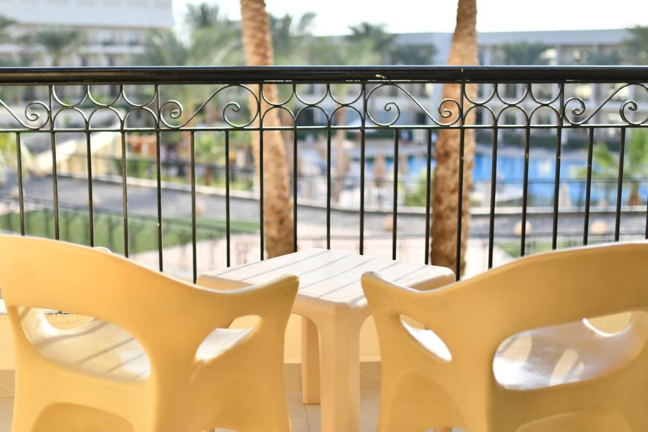 Xperience Kiroseiz Aquapark Premier-Naama Bay Otel Şarm El-Şeyh Dış mekan fotoğraf A balcony