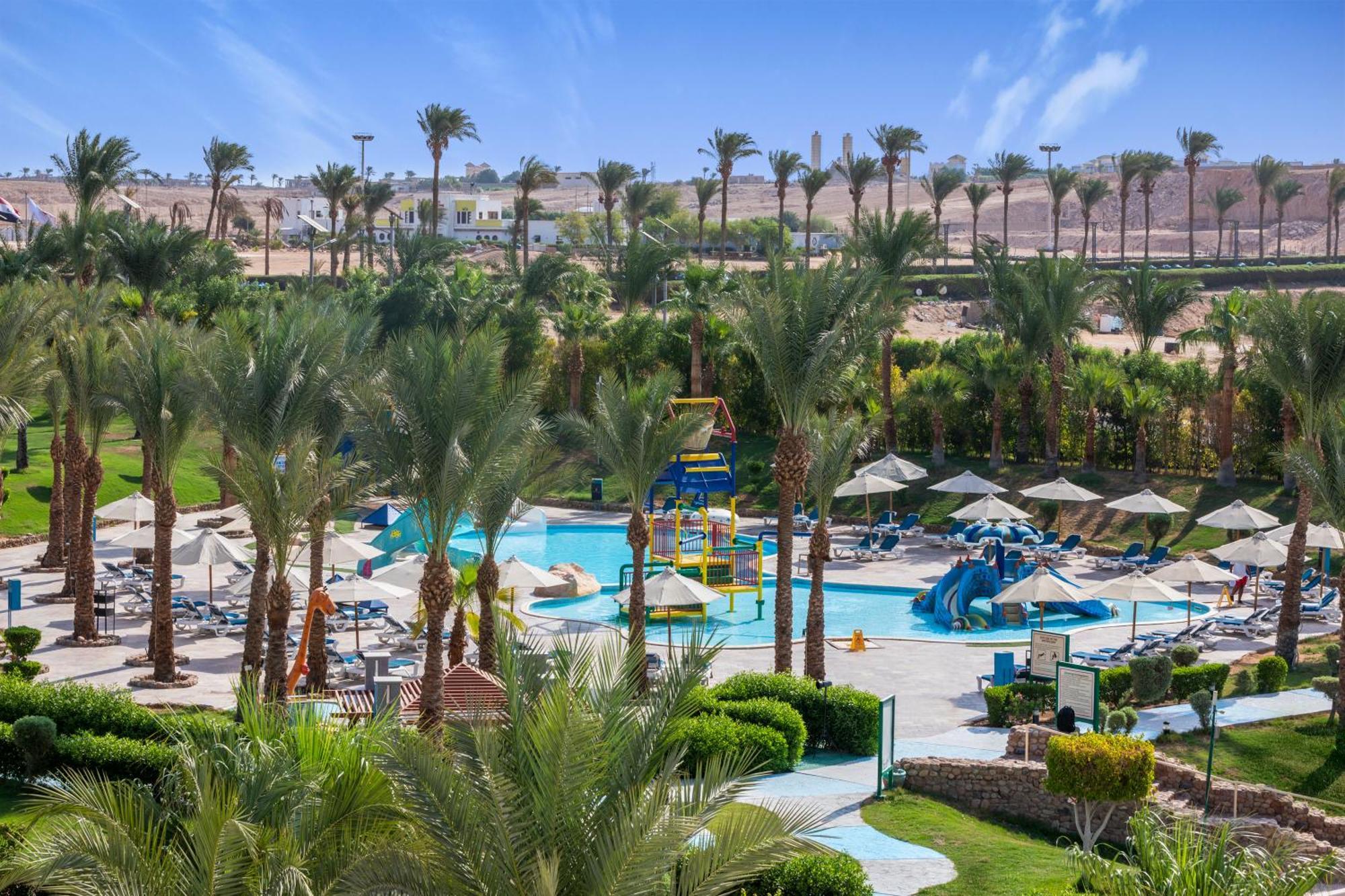 Xperience Kiroseiz Aquapark Premier-Naama Bay Otel Şarm El-Şeyh Dış mekan fotoğraf Hilton Luxor Resort