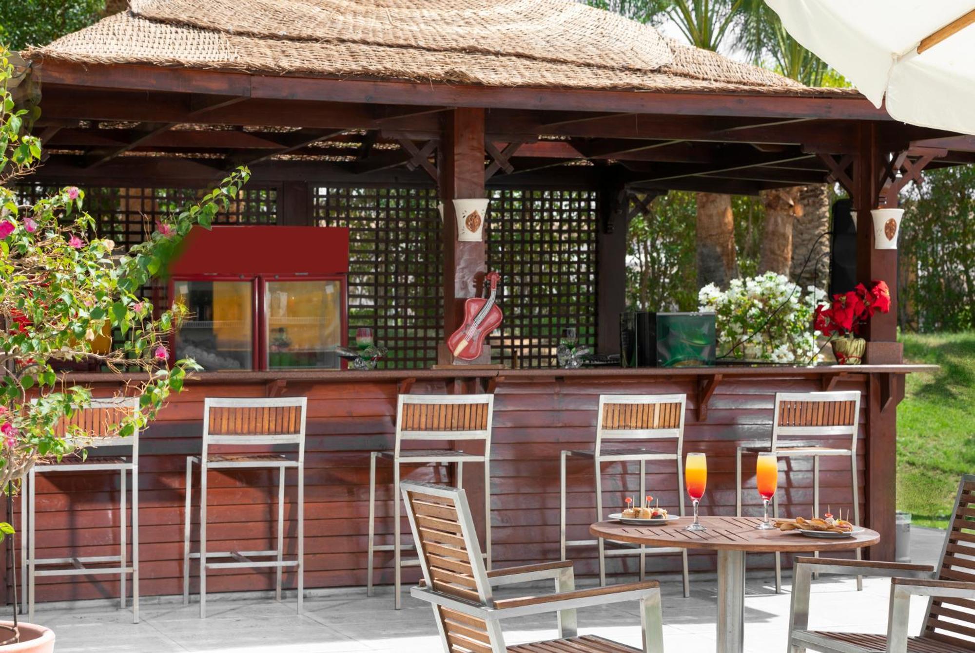 Xperience Kiroseiz Aquapark Premier-Naama Bay Otel Şarm El-Şeyh Dış mekan fotoğraf The Pool Bar